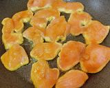 【簡単夕食】柔らか鶏胸肉と人参のカレー炒め作り方3写真