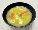 アボカドとトマトの卵入り味噌汁作り方6写真