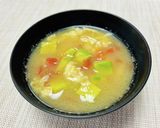 アボカドとトマトの卵入り味噌汁作り方6写真