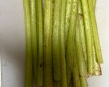 フキと鶏むね肉の煮物作り方1写真