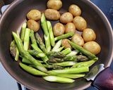 アスパラと新じゃがのガリバタソテー作り方4写真