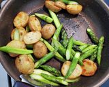 アスパラと新じゃがのガリバタソテー作り方5写真