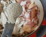 いちばん簡単！鶏もやし舞茸でちょこっと鍋作り方3写真