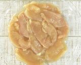 簡単・お手軽＊蒸し鶏のナッツソースがけ作り方3写真