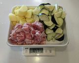 豚肉じゃがナスカレー炒め作り方1写真