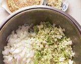 新玉ねぎとキャベツのヘルシー野菜餃子作り方1写真