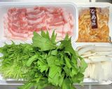 豚バラ肉と大根と水菜とナメコの醤油炒め作り方1写真