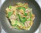 豚バラ肉と大根と水菜とナメコの醤油炒め作り方5写真