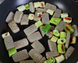 ヨウサマの減塩ネギと蒟蒻の肉味噌炒め作り方3写真