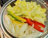 市販蒸し麺で。アジア風焼きそば。作り方2写真