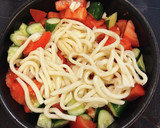 さっぱりきゅうりとトマ玉炒めうどん作り方3写真