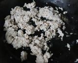 フライパンで鶏ミンチと淡竹と油揚げの煮物作り方1写真