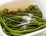重曹を使ってわらびのあく抜き作り方1写真