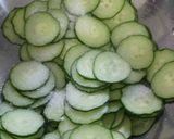 胡瓜とツナのみそ汁作り方1写真
