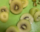 キウイとクリームチーズで緑のサラダ作り方1写真