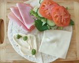 折りたたんで作るトルティーヤサンド作り方3写真