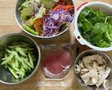 生ハムと鶏ハムのサラダ生春巻き作り方3写真