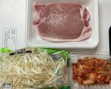 豚ロースともやしのキムチ炒め♫作り方1写真
