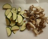豚肉とズッキーニのにんにく味噌炒め作り方1写真
