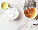 至福の一杯！ハニーカルダモンラテ作り方3写真