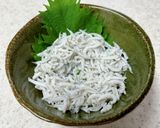 簡単おつまみ♪釜揚げしらすの温玉のせ作り方1写真