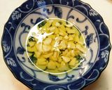 水菜と鶏ヤゲン軟骨炒め作り方1写真