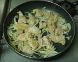 鶏のトマト炒め煮チーズのせ・ワンパン料理作り方2写真