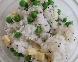 グリーンピースとチーズの塩昆布おにぎり作り方2写真
