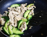 食材2つ♪豚こまときゅうりの生姜炒め作り方4写真