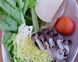 はんぺんと残り野菜の簡単コンソメスープ作り方1写真