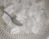 238　試して氷　スプーンでロックアイス作り方6写真
