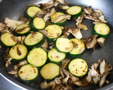 10分☆ズッキーニと舞茸のカレーマヨ炒め作り方3写真