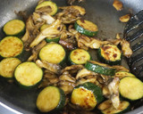 10分☆ズッキーニと舞茸のカレーマヨ炒め作り方4写真