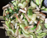 簡単副菜！余り野菜とちくわの白だし炒め作り方5写真