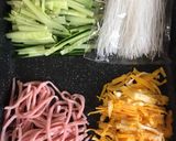 給食の「バンサンスー」♡春雨の中華和え作り方1写真