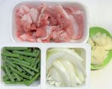 豚こま肉とニンニクの芽のガーリック炒め作り方1写真