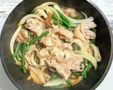 豚こま肉とニンニクの芽のガーリック炒め作り方5写真