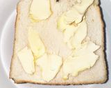 食パン●焼く前にマーガリン作り方1写真