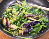 とろとろ茄子とほうれん草のうま塩ダレ炒め作り方5写真