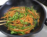 にんじんとピーマンの炒め物作り方3写真