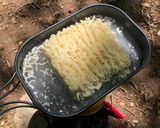 ▲山ごはん▲缶詰アヒージョ焼きそば作り方2写真