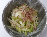 セロリとみょうがの塩昆布和え作り方1写真