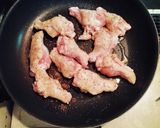 簡単☆手羽元とピーマンのトマト煮込み作り方1写真