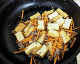 ひき肉と厚揚の炒め物ドクダミ風味作り方5写真