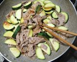 豚こま肉とズッキーニのゴマ油炒め作り方7写真