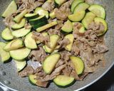 豚こま肉とズッキーニのゴマ油炒め作り方8写真
