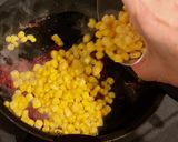 レタス包みコーンとコンビーフのマヨ炒め作り方2写真