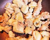 #鶏肉としめじのピリ辛炒め作り方1写真