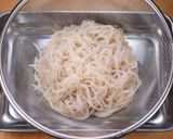 糸こんにゃくときゅうりのからし酢みそ和え作り方1写真