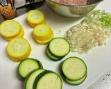 ズッキーニと鶏ミンチの挟み焼き♪作り方2写真